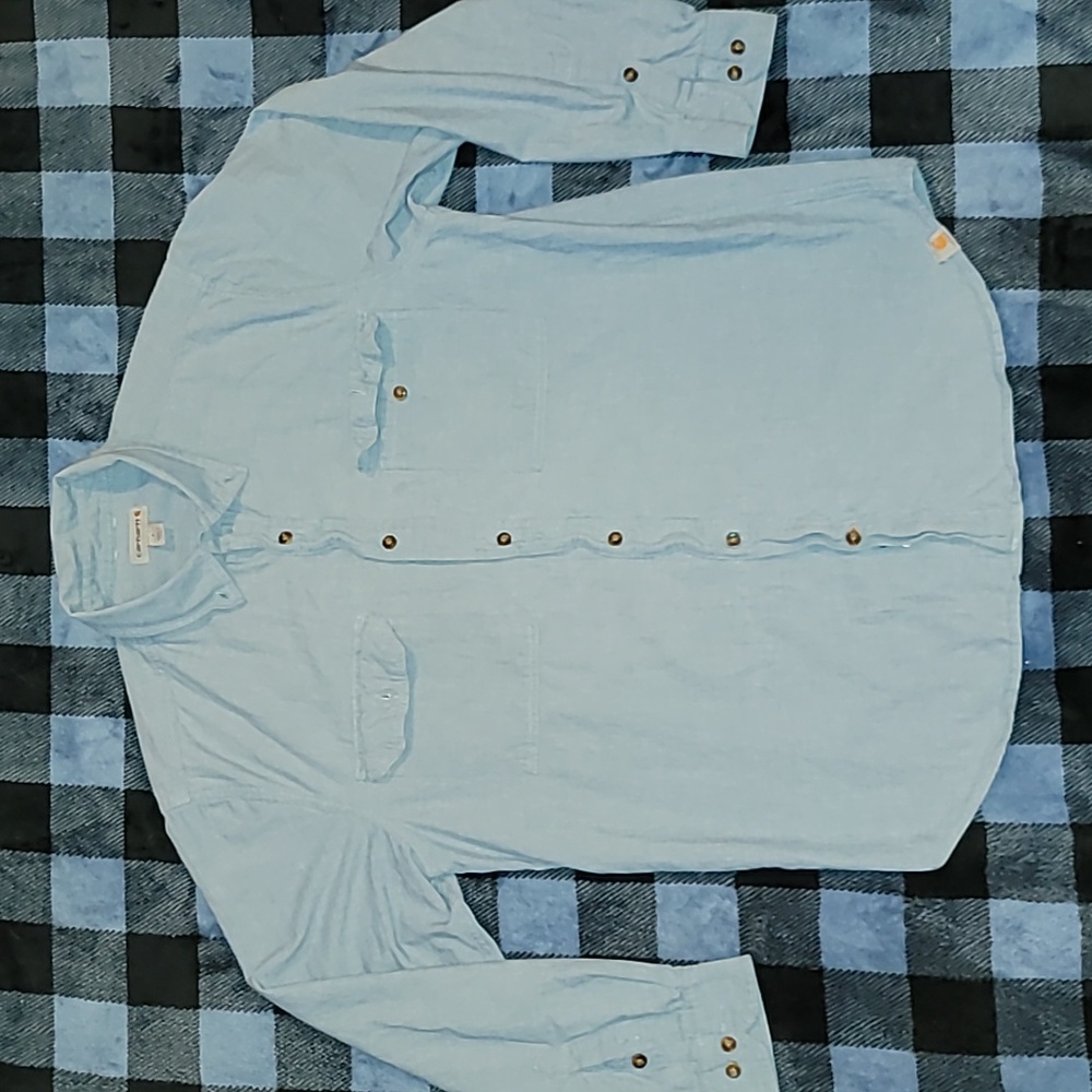 Carhartt.  Button-up linen shirt. No issues at all. Men's size Large.